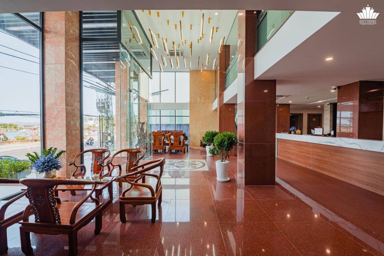 Cali Hotel Куи Нхон Екстериор снимка