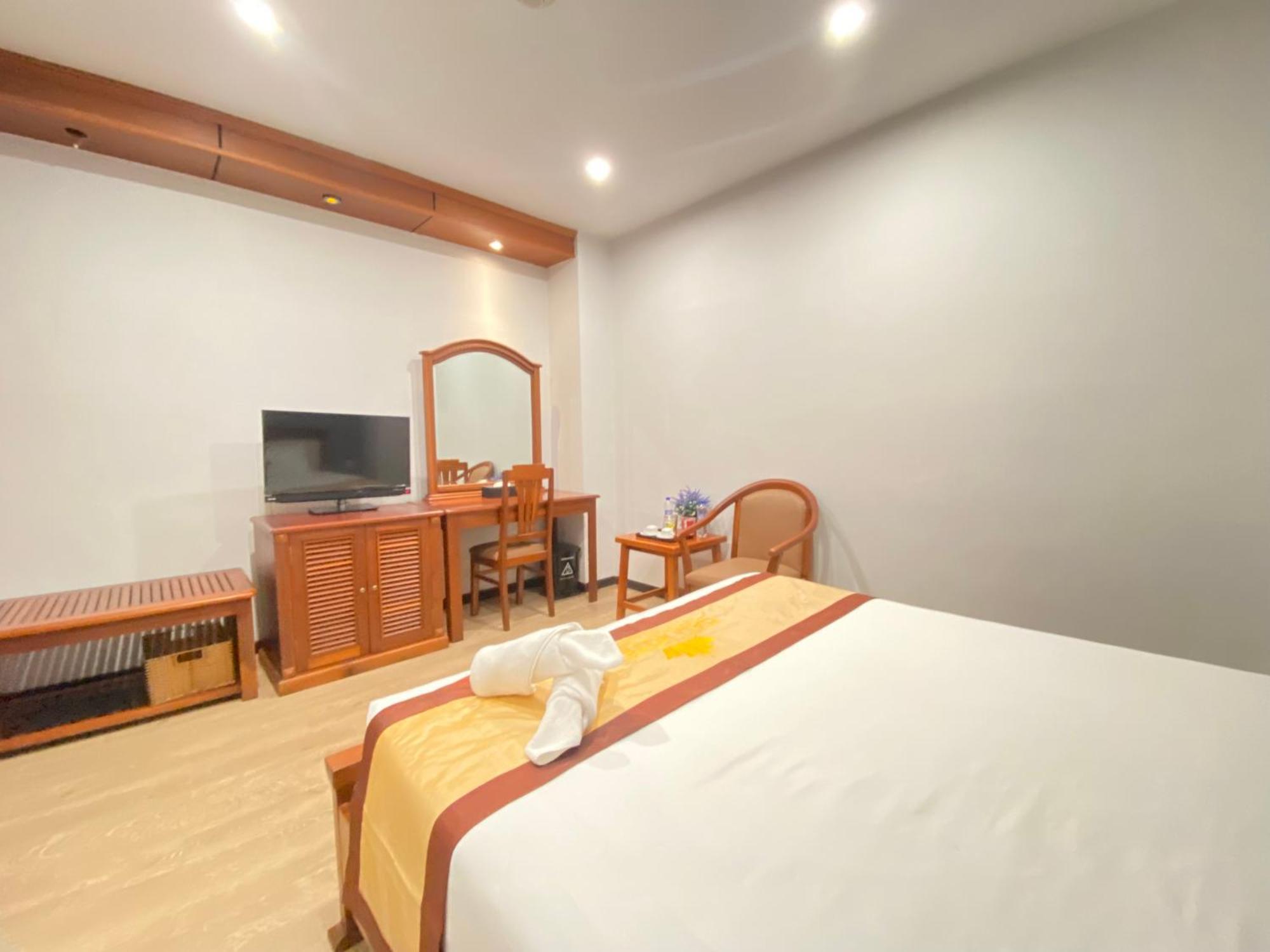 Cali Hotel Куи Нхон Екстериор снимка